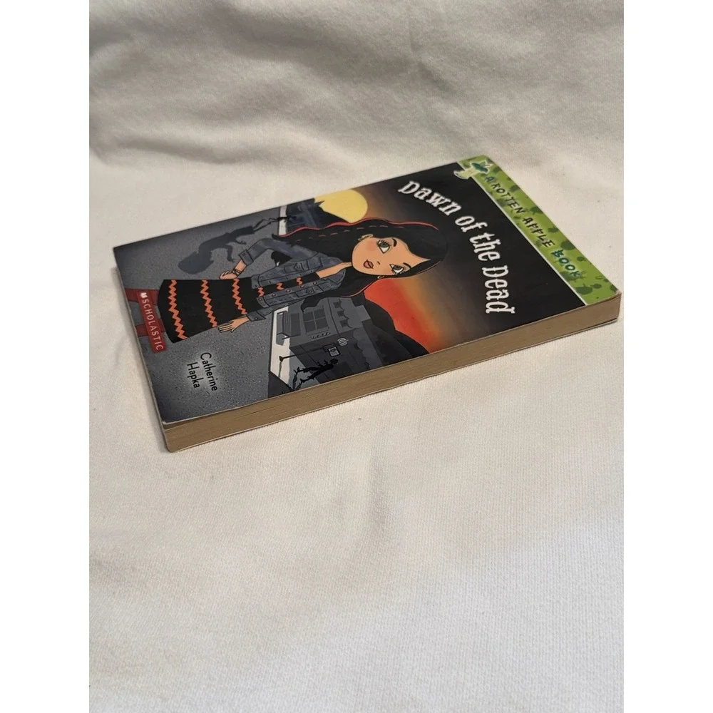 Dawn of the Dead Cathy Hapka Rotten Apple Scholastic Zombie Kids Book 2014